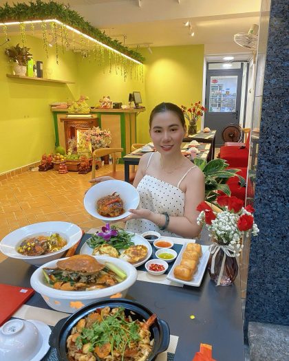 Chị Mai - Chủ nhà hàng Cua Tươi Trà Vinh